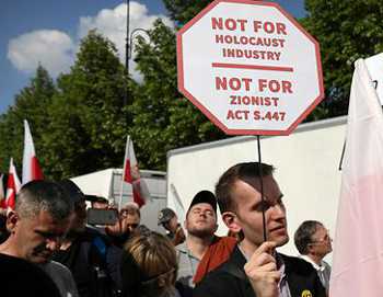 Demos in Polen gegen die Holo-Industrie