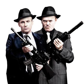 Die SUN bildet Tusk und Macron als Mafia-Killer ab
